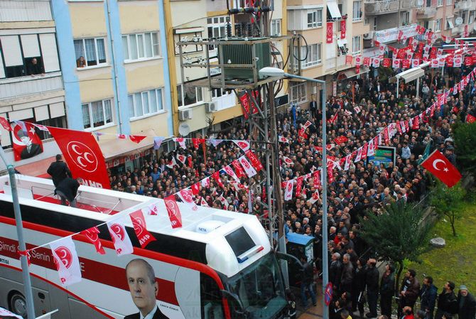 MHP LİDERi DEVLET BAHÇELİ AKHİSARLILAR İLE BULUŞTU